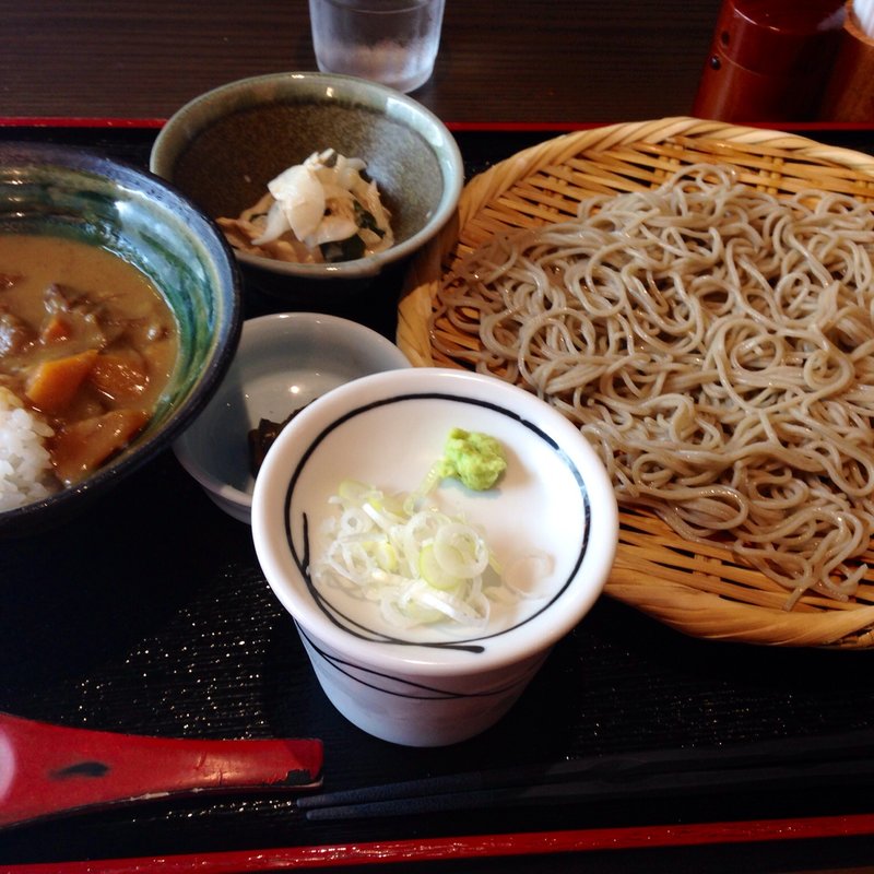 牛すじカレーとセイロそば(桜杏 （OH-AN）)