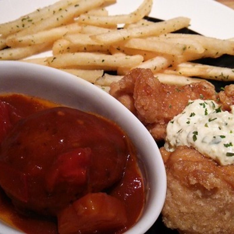 ハワイアンハンバーグとチキン南蛮(ＢＵＳ・ＳＴＯＰ・ＣＡＦＥ)