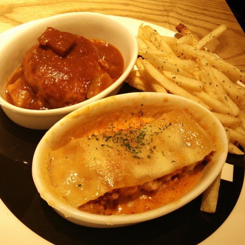 ハワイアンハンバーグとラザニア(ＢＵＳ・ＳＴＯＰ・ＣＡＦＥ)