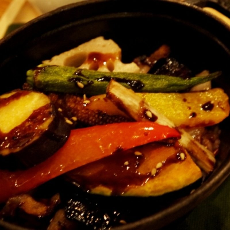 彩り野菜と塩漬け豚のココット飯(シェフズブイ 横浜ランドマークタワー店)