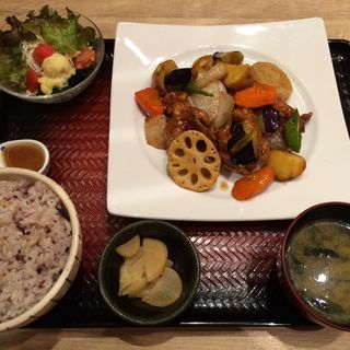 鶏と野菜の黒酢あん定食(大戸屋 渋谷文化村通り店 )