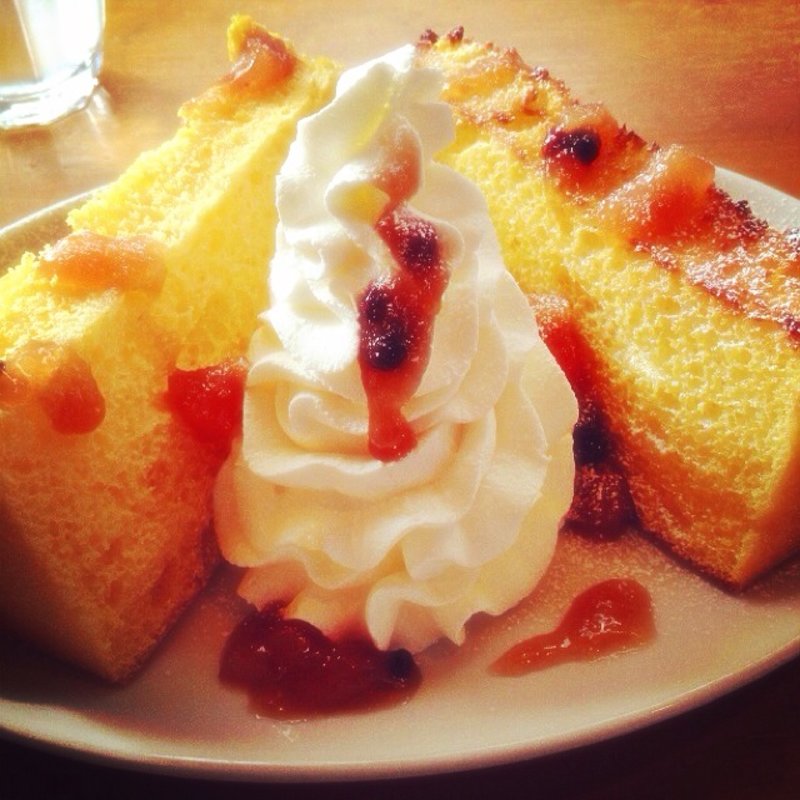 バタートースト　もりもり生クリーム&特製ベリーソース(松涛カフェ Bunkamura店 （SHOTO CAFE）)
