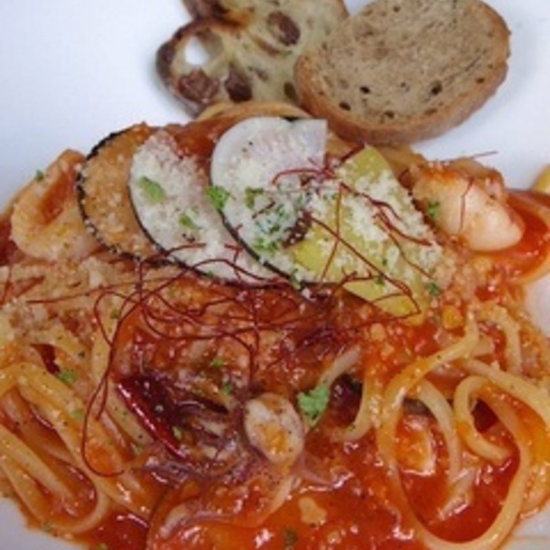 自家製生パスタのヤリイカと黒大根のアラビアータ リングイネ( TOLO COFFE&BAKERY(トロ コーヒーアンドベーカリー))