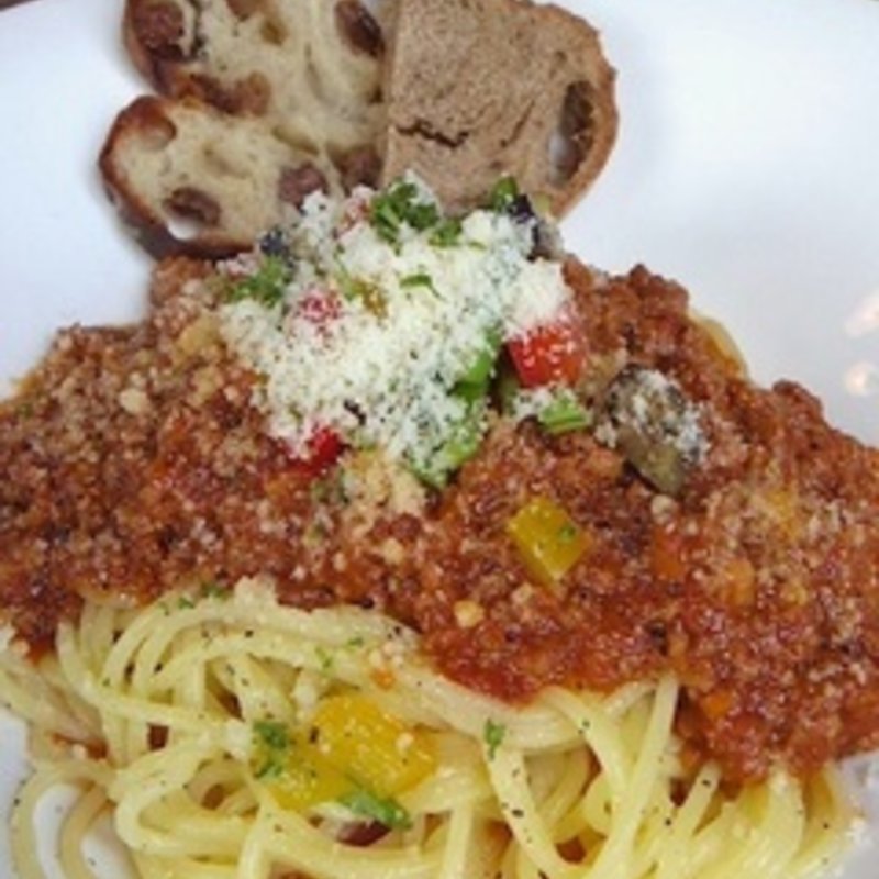 自家製生パスタの彩野菜のミートソーススパゲティー ( TOLO COFFE&BAKERY(トロ コーヒーアンドベーカリー))