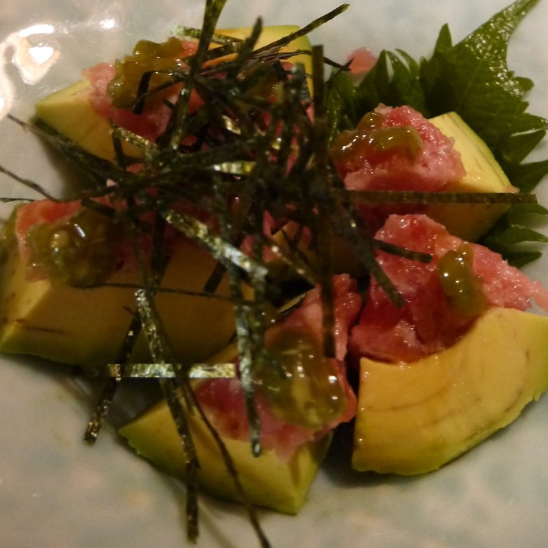 アボカドマグロ(炭火焼と焼酎 大)