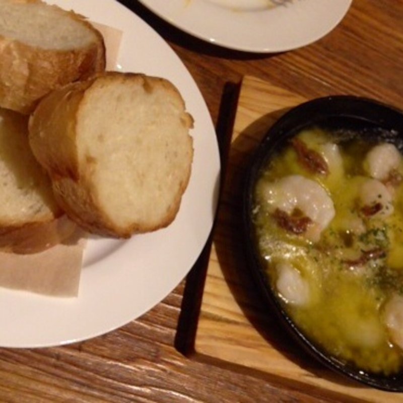 エビとアボガドのアヒージョ(Heimat Cafe & Dining)
