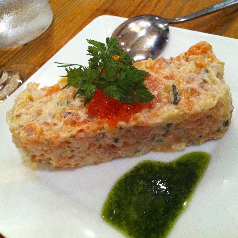 サーモンのタルタル(表参道ワイン食堂Den （デン）)