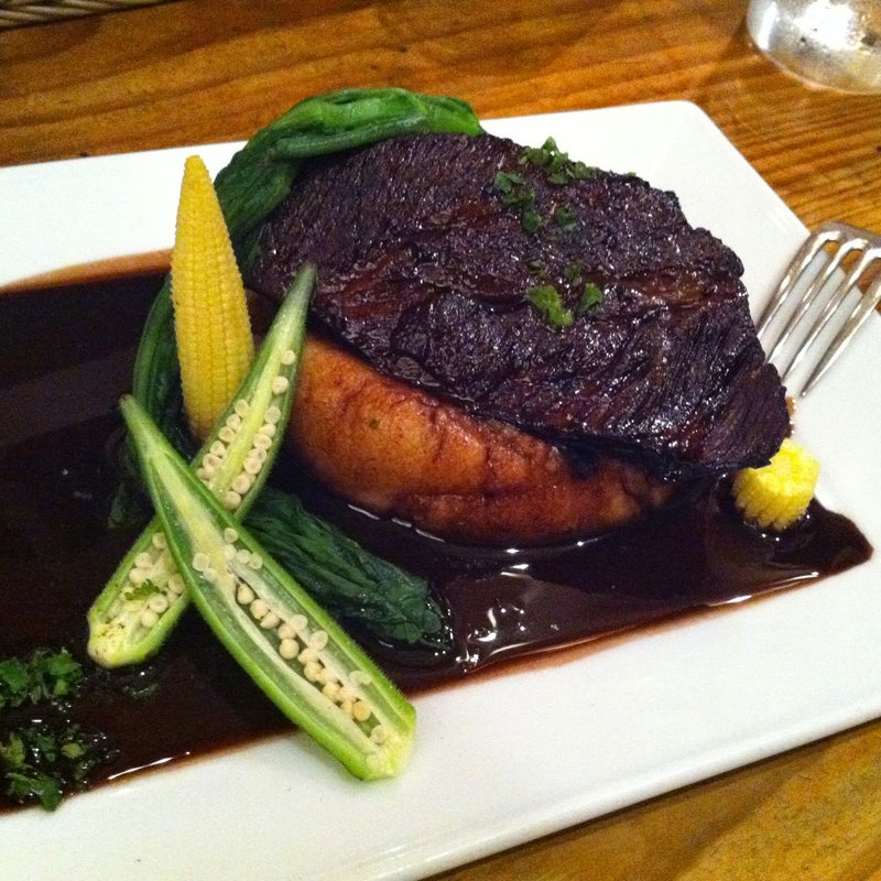 牛ホホ肉の赤ワイン煮(表参道ワイン食堂Den （デン）)