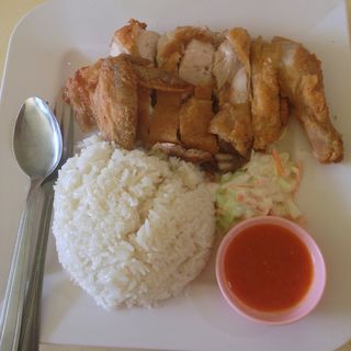 Half Fried Chicken w Rice(可愛特香鶏 Golden Rooster)