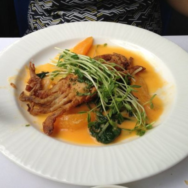 Soft shell crab with citrus wedges(Aquagrill)