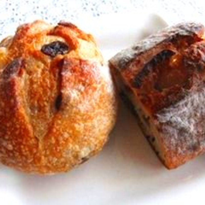 ラムレーズンとレモンピールのプチブール　パンオフィグ(hulo)