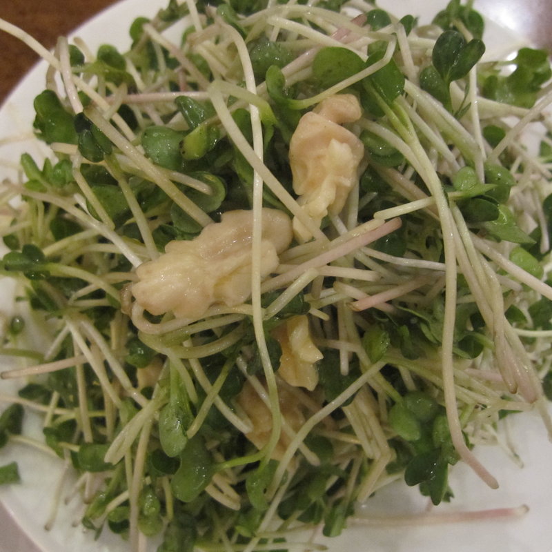 桃仁萝卜苗（胡桃とかいわれ大根の和え物）(沸騰魚郷)