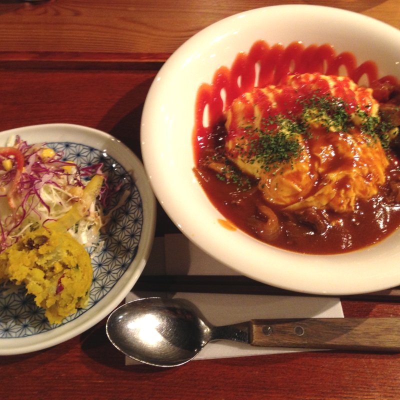 ハッシュドビーフとラタトゥユがけふわふわ玉子のオムライス(弁当 kacha kacha)