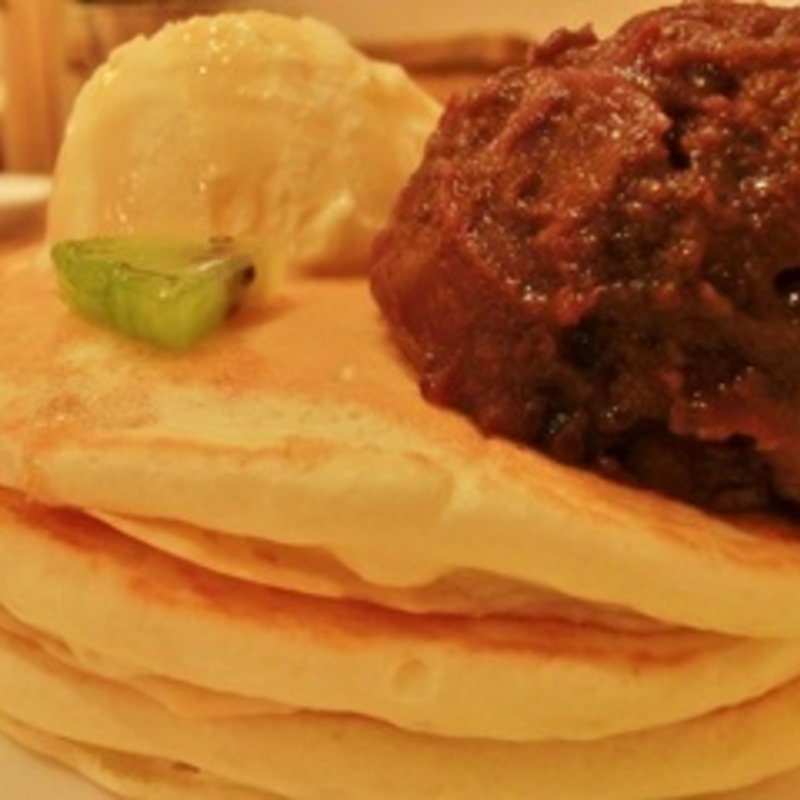 十勝小豆とバニラと生クリームの和風パンケーキ (MOGMOG （モグモグ）)