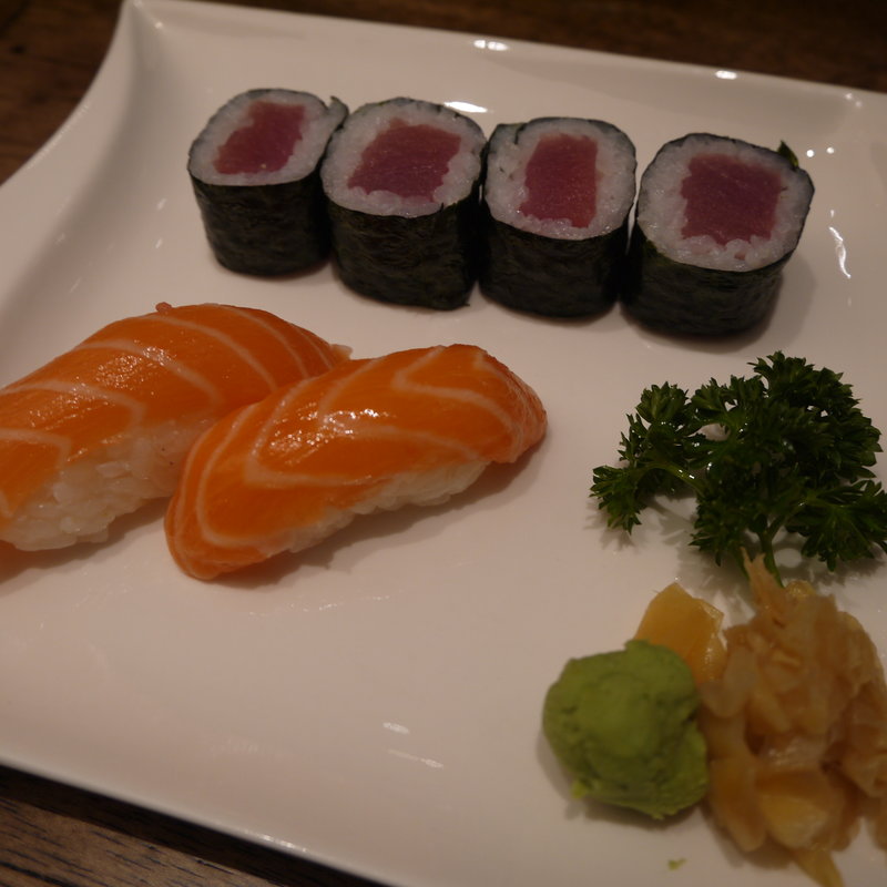 鉄火巻き＆サーモン(Nagare Sushi)