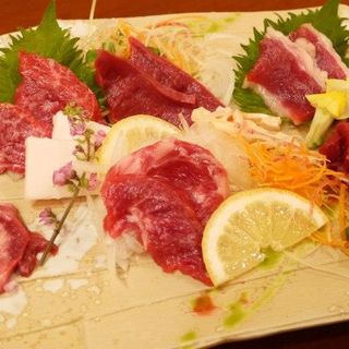 菅乃屋馬刺し盛合せ(菅乃屋)