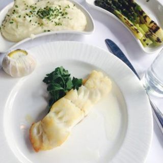 Cod with mashed potatoes and asparagus(Aquagrill)