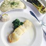 Cod with mashed potatoes and asparagus