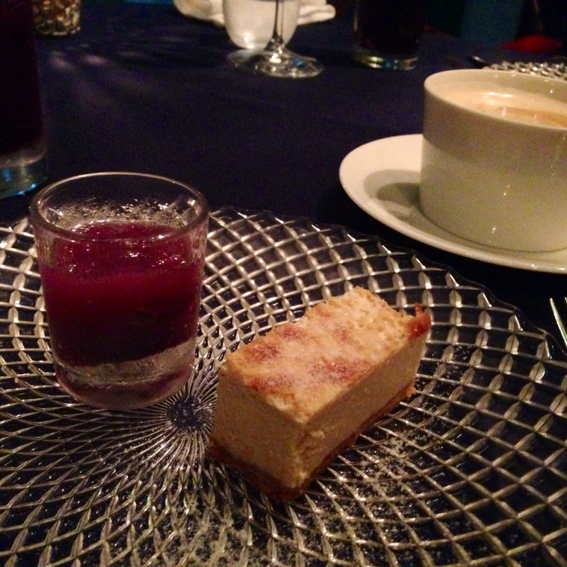 巨峰のジュレとチーズケーキ(ikra （いくら）)