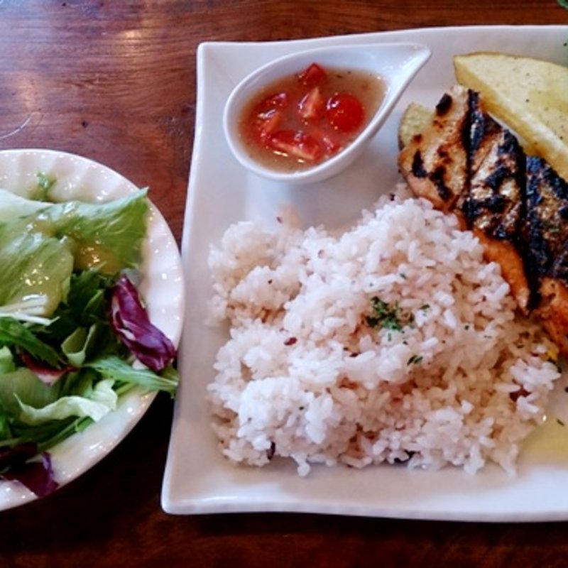 グリルプレートランチ（秋鮭のソテー）(ワインダイニング 「街角グラス」 町田)