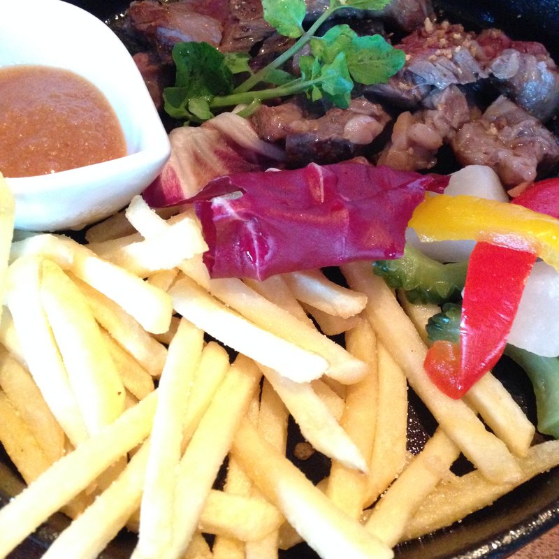 牛ハラミの鉄板グリル　(燦 ミント神戸店 （サン）)