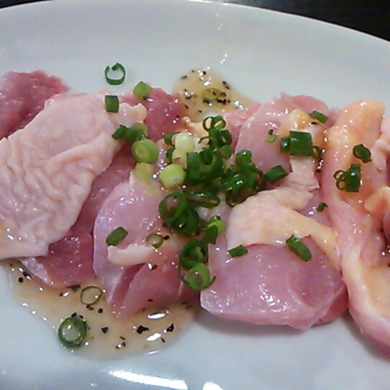 柔らか地鶏(昭和の焼肉家さん ﾌﾞｩとﾓｫ)