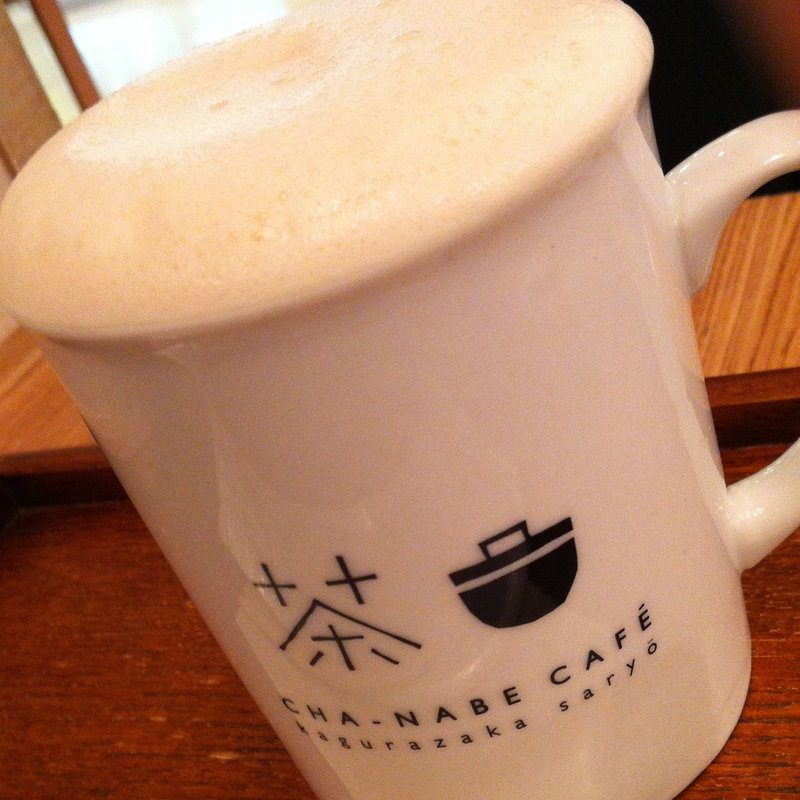 カフェラテ(茶鍋カフェ kagurazaka saryo 渋谷マークシティ店 （サリョウ）)