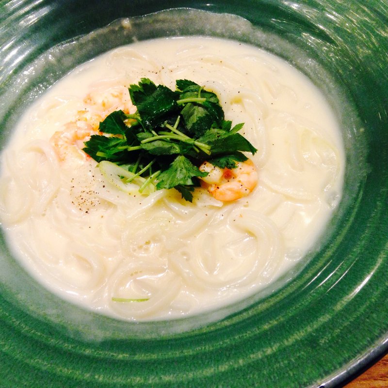 海老クリームのおうどん(麺匠の心つくし つるとんたん 羽田空港店)