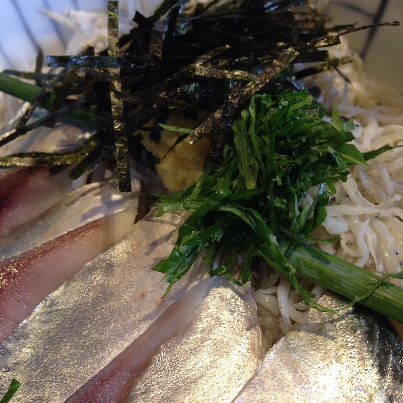 2色丼 しめ鯖と釜揚げしらす(しらすや)