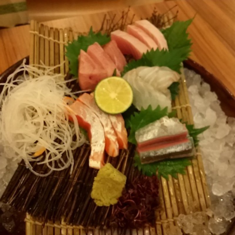 お刺身5種盛(神戸海鮮居酒屋 三ノ宮高架下市場)