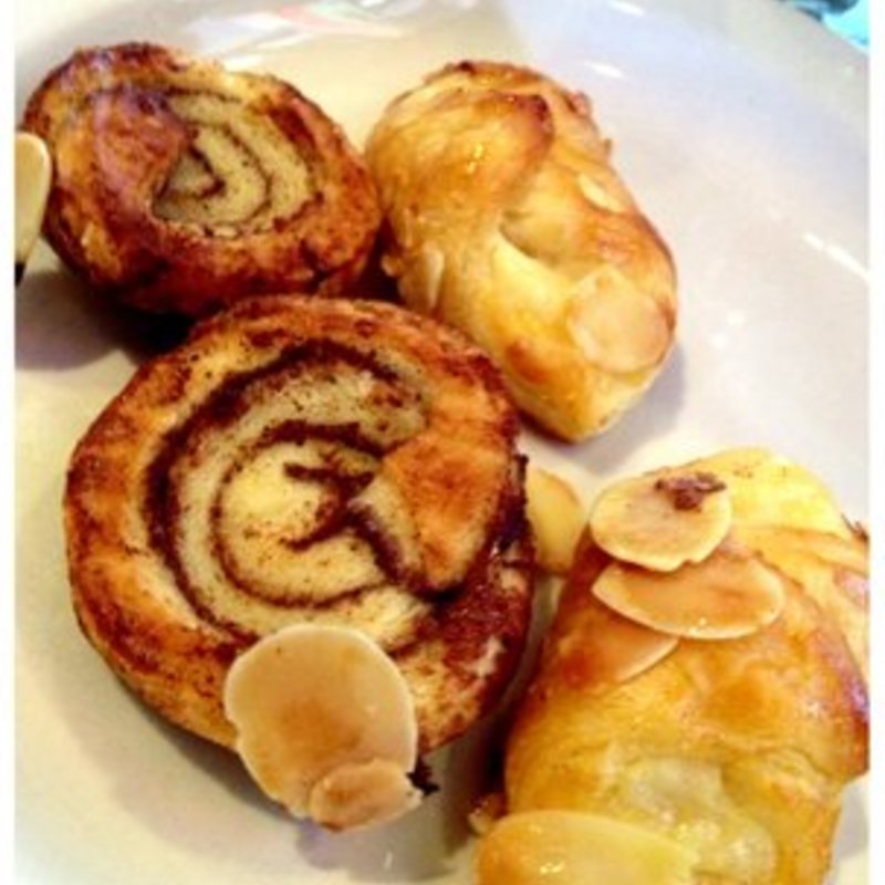 breakfast rolls(JUNIOR'S RESTAURANT)