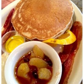 Pancakes and bacon(JUNIOR'S RESTAURANT)