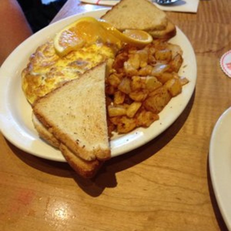 Ham and cheese omelette(JUNIOR'S RESTAURANT)