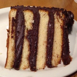 Yellow and chocolate cake(JUNIOR'S RESTAURANT)