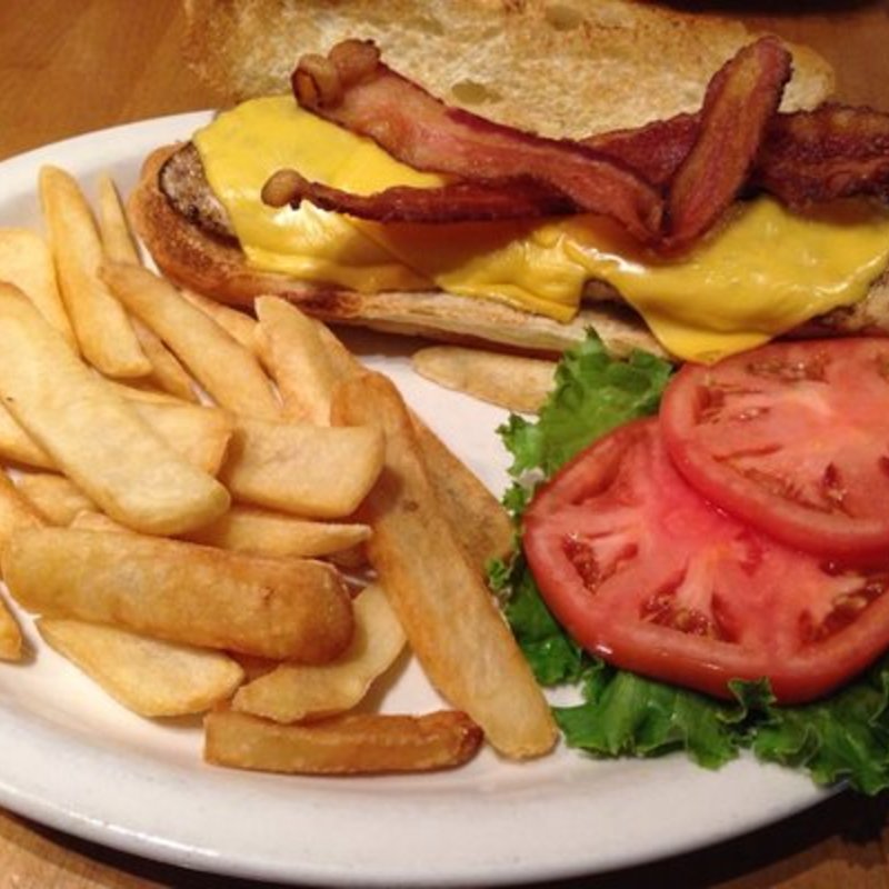 Deluxe chicken sandwich(JUNIOR'S RESTAURANT)