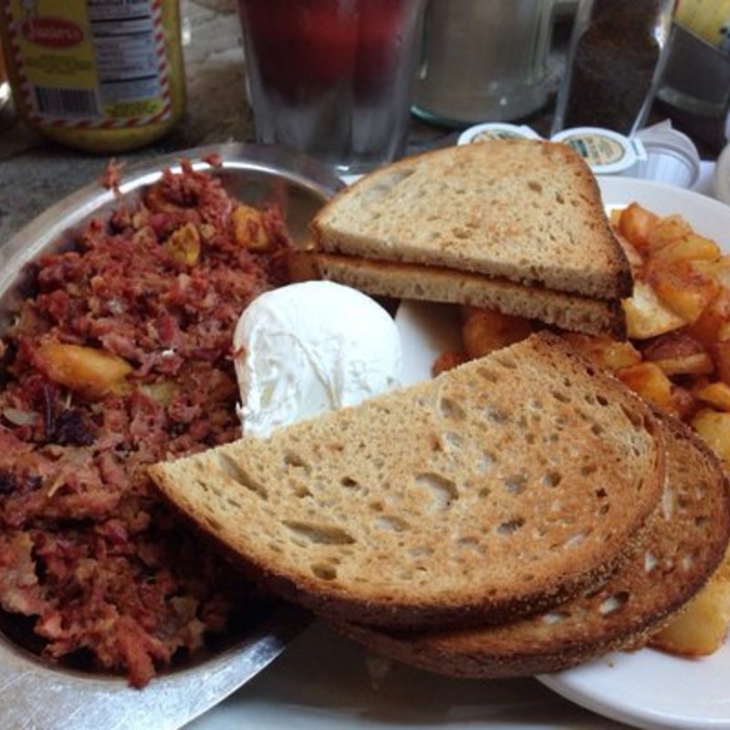 Corned beef with poached eggs(JUNIOR'S RESTAURANT)