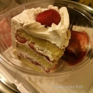 Fresh strawberry shortcake(JUNIOR'S RESTAURANT)