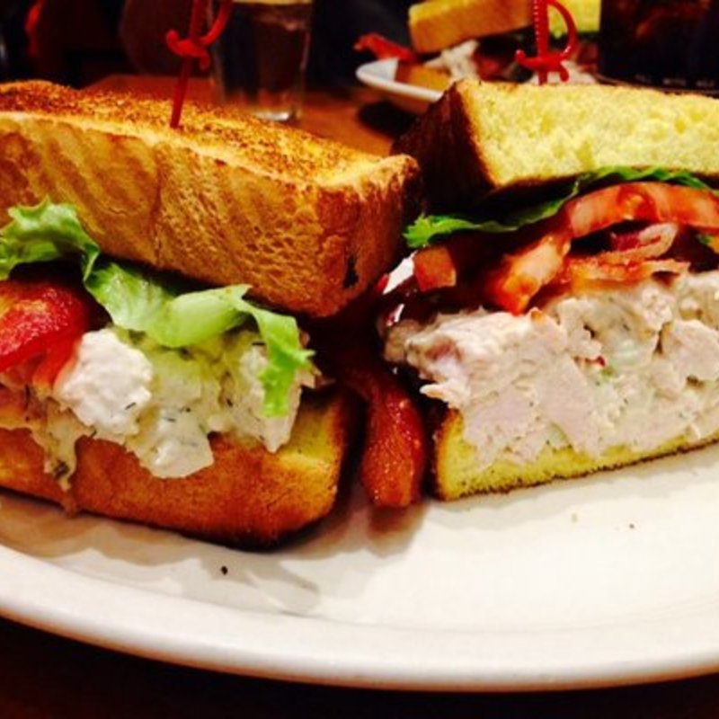 Sandwich chicken BLT(JUNIOR'S RESTAURANT)