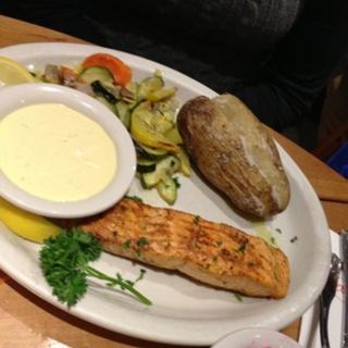 Salmon with baked potato and veggies(JUNIOR'S RESTAURANT)