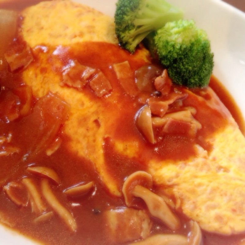 デミグラスソースの玄米オムライス(SLOW CAFE)