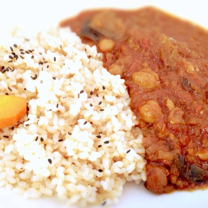 トマトたっぷり野菜とひよこ豆のカレー(SLOW CAFE)