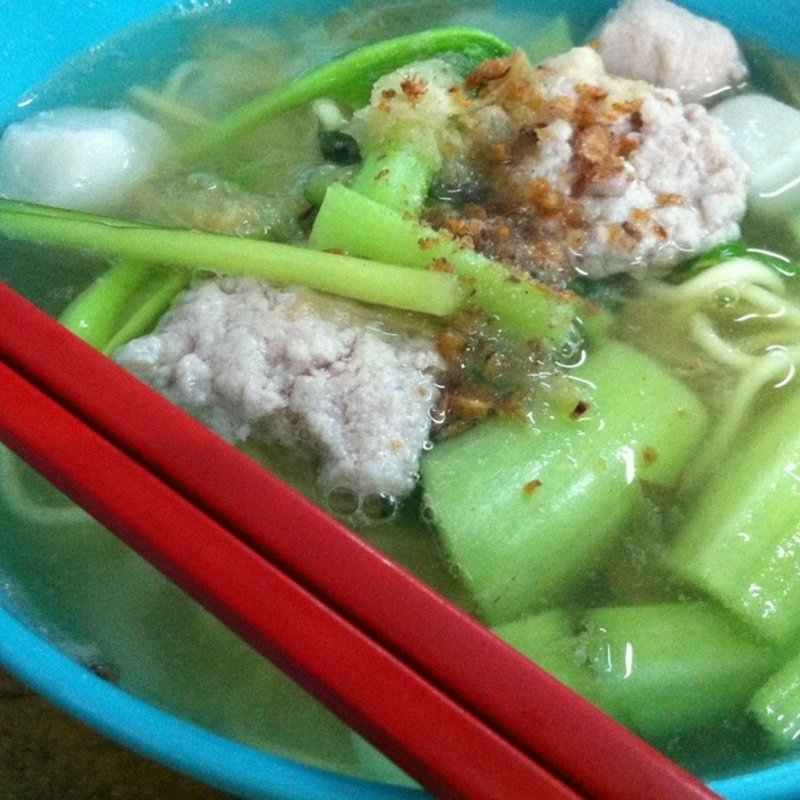 豚肉団子入り麺(Lam Hong Chicken Rice)