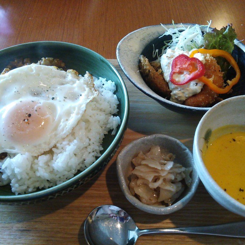 裏メニュー　ひよこ豆のドライカレー(Cafe Cocorotte)