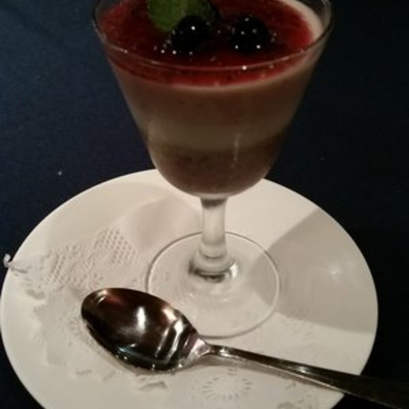 Blueberry and strawberry mousse seasonal dessert(Shinbashi Japanese restaurant)