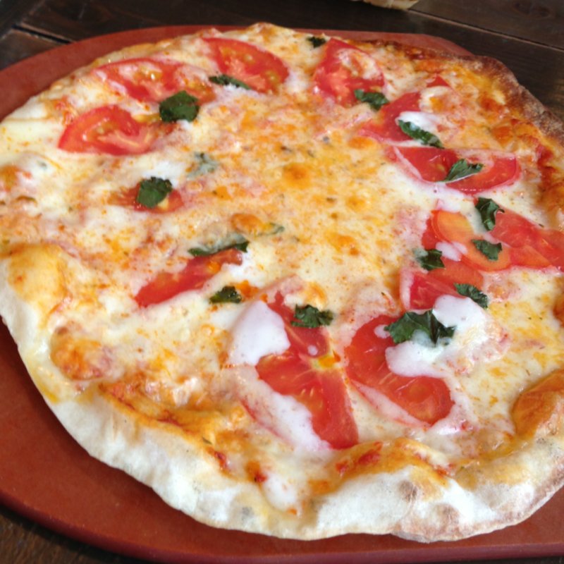 ピザ　マルゲリータ(グラッツェミッレ)