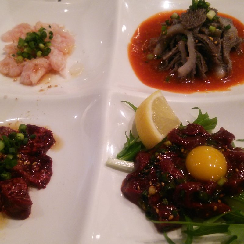 牛刺し盛り合わせ(丸貴屋)