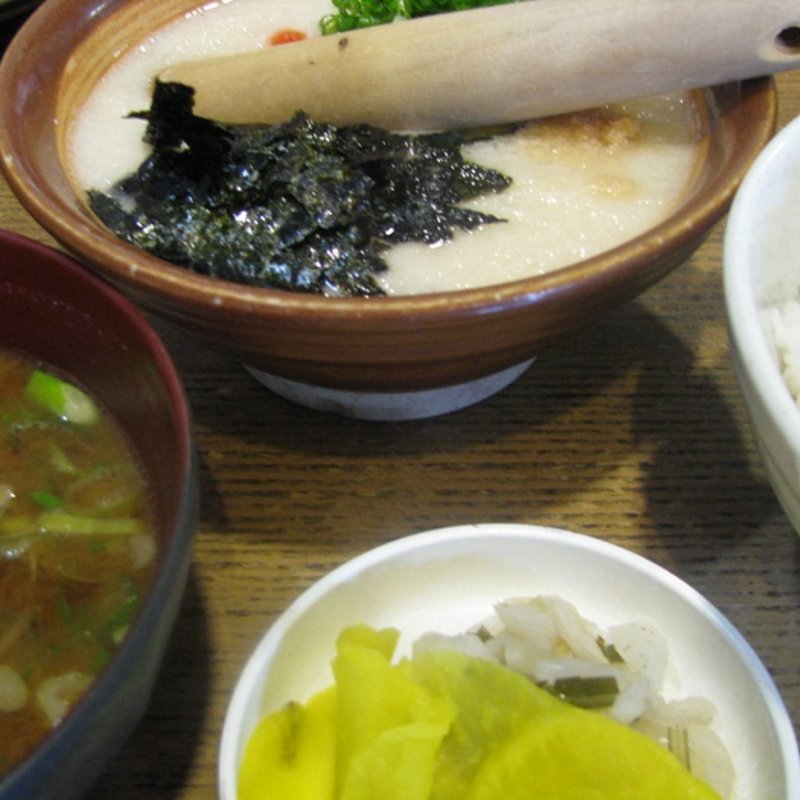 麦とろ定食(珍豚美人 （ちんとんしゃん）)