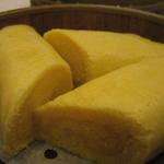 Mai Lai Guen (Spongecake Rolls)(Jing Fong Restaurant)