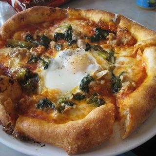 pork belly sausage and fried egg pizza(Milo and Olive)