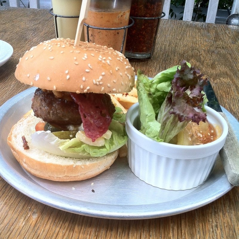 Beef Burger @ 2(Wondermama)
